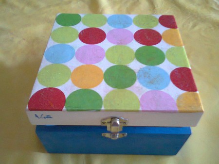 Caixa "Bolas multi-cores" REF: C92