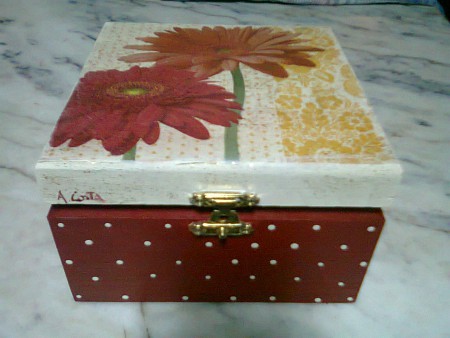 Caixa "gerberas vermelhas" REF: C52